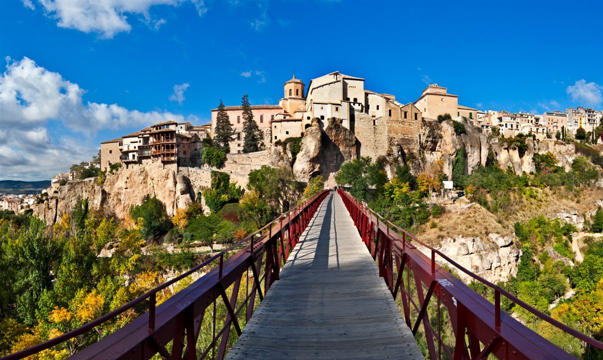 Monumental, literária, saborosa e profundamente autêntica, Castilla-La Mancha afirma-se como um destino ideal para quem deseja descobrir uma Espanha