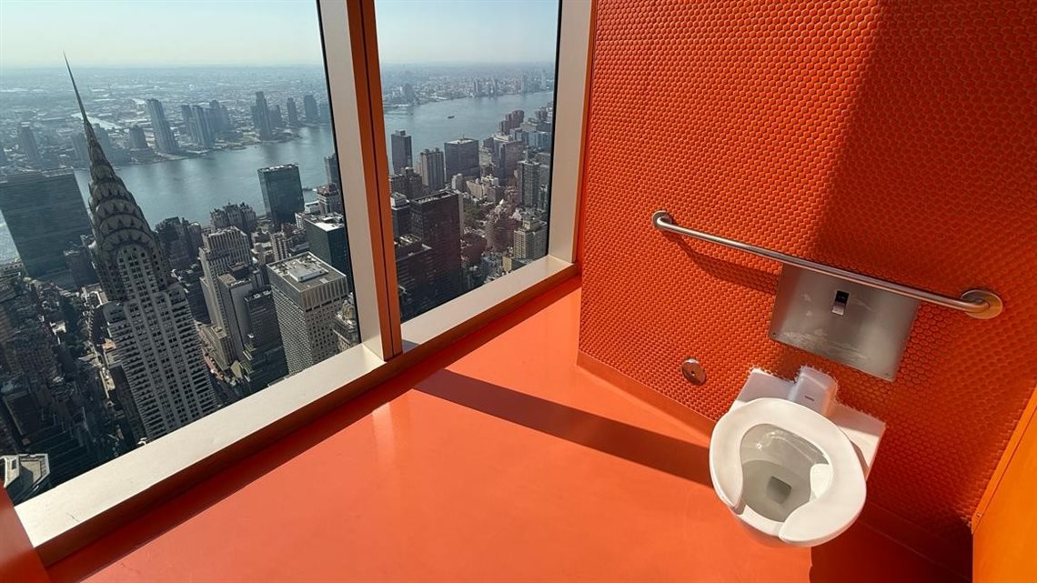 Banheiro com vista no Summit One Vanderbilt