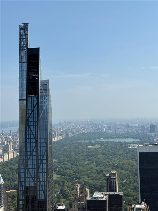 Vista do Central Park, e dos pr&eacute;dios da Billionaire Mile, a partir do Top of the Rock
