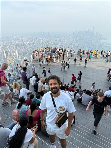 A foto na escadaria rende uma das melhores cenas de NYC, em um &acirc;ngulo &uacute;nico que s&oacute; no The Edge