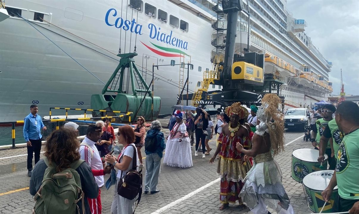 Chegada ao Porto de Salvador do navio de bandeira italiana Costa Diadema