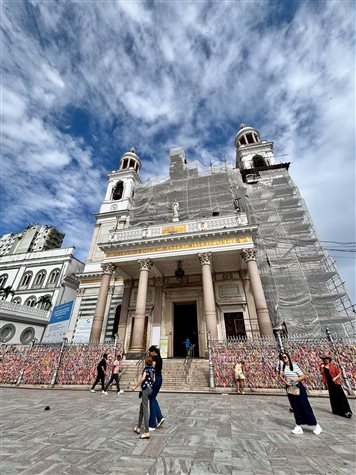 A fachada da Bas&iacute;lica Santu&aacute;rio Nossa Senhora de Nazar&eacute;