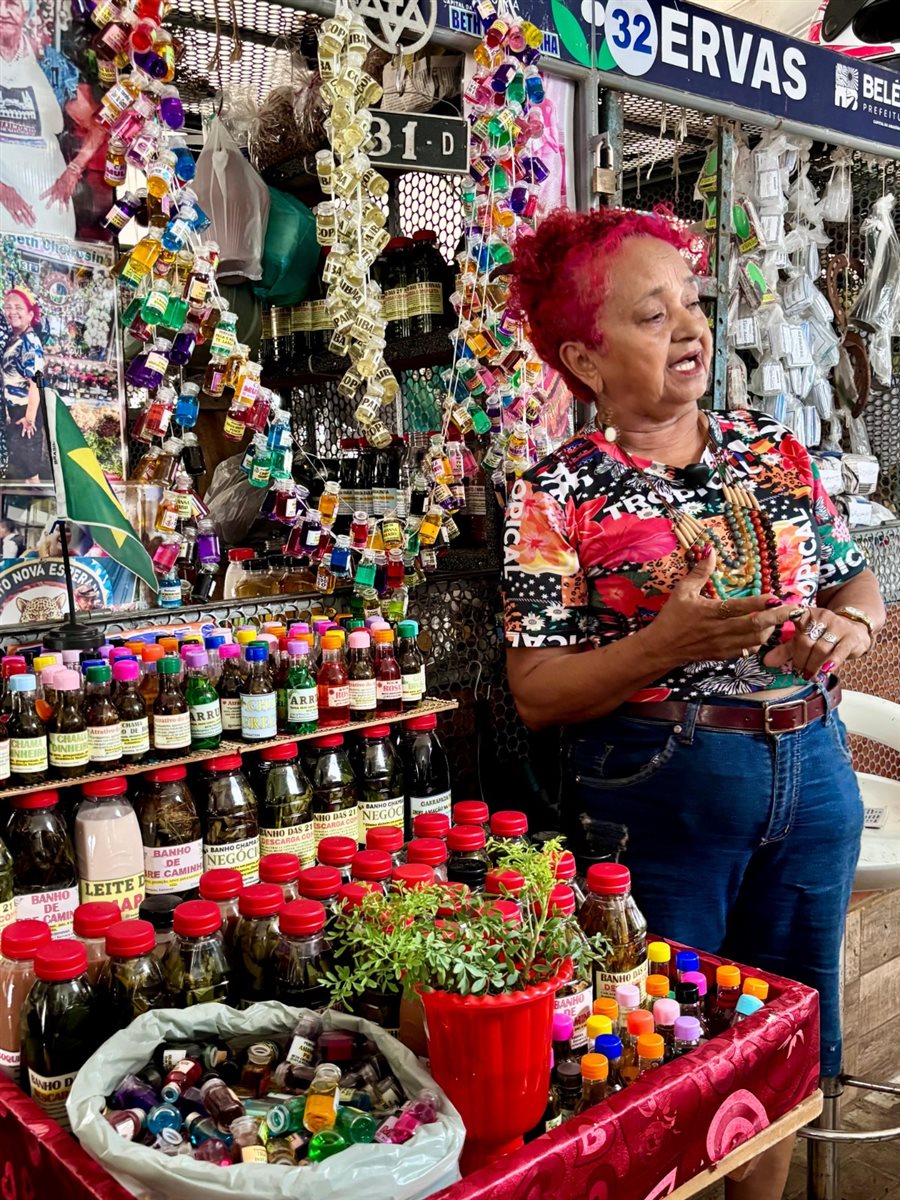 Beth Cheirosinha, umas das erveiras mais conhecidas da feira