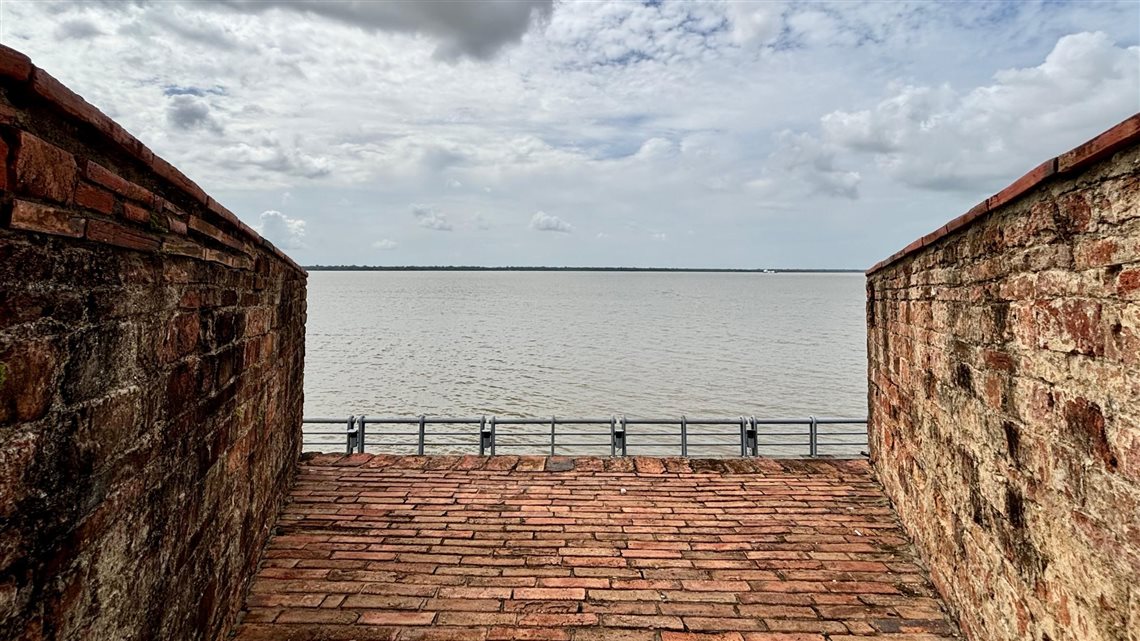 Ba&iacute;a de Guajar&aacute; vista do Forte do Pres&eacute;pio