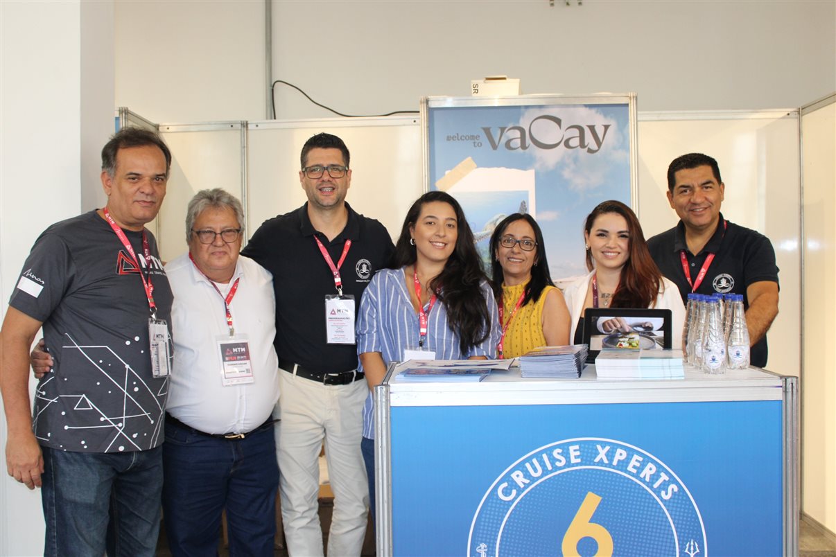 Peter Mangabeira, da Abav-MG, Eugenio Aguiar, do Sindetur-MG, Wagner, Isabella Mamede, Alessandra Rosa, Marcela Ramalho, da Cruise Xperts, e Alex Almeida, de Cayman Islands