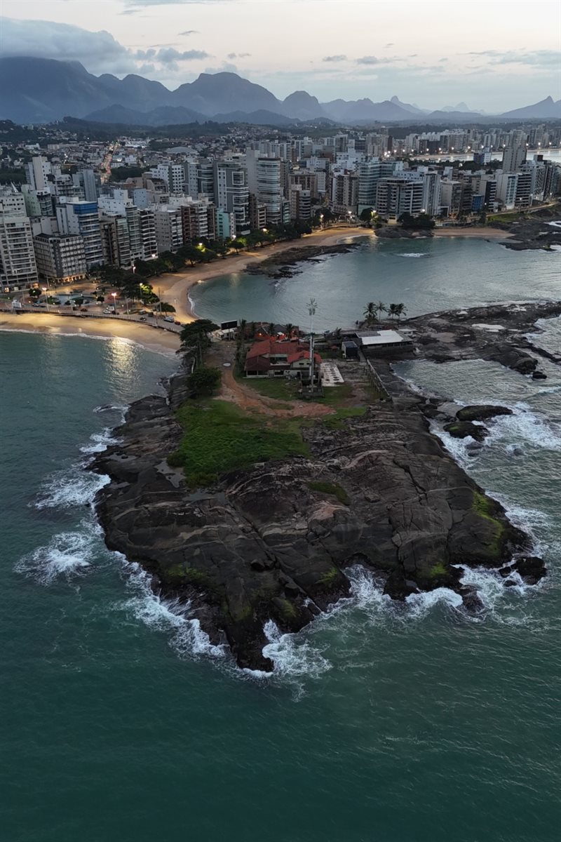 A programação da ESTour inclui estandes de destinos e produtos turísticos, ativações de marca, rodadas de negócios, palestras e capacitações, além de uma área dedicada à cultura e à gastronomia regional.