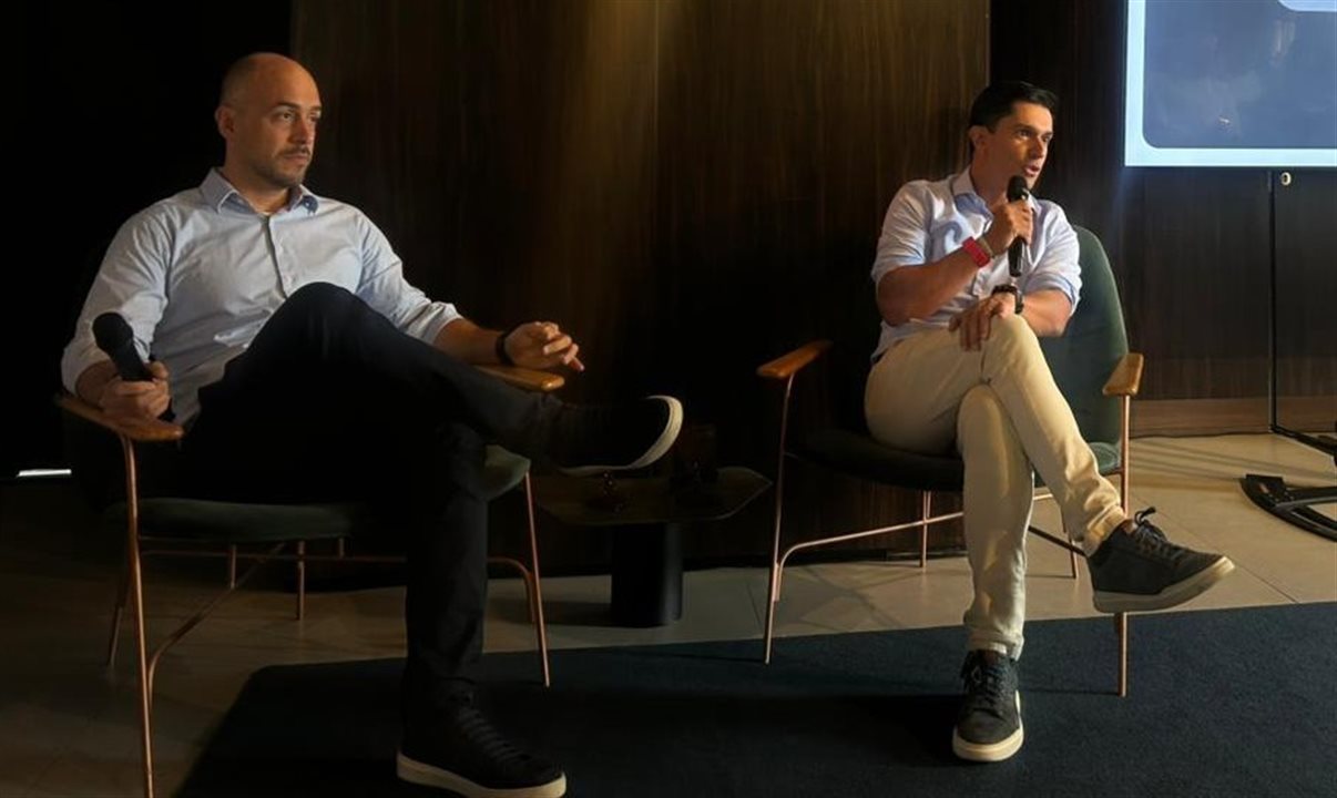 Gustavo Santos e Geraldo Rodrigues, do Santander, apresentaram a novidade nesta segunda-feira (27)