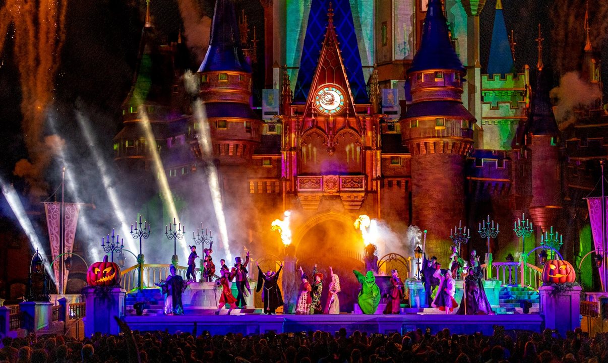 Entre os destaques de 2026 está uma nova festa temática comandada por Stitch, além do retorno de atrações clássicas