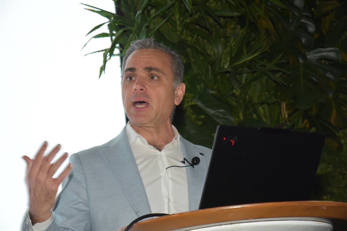 Jack Ezon, fundador e CEO da Embark Beyond, em evento no Rio de Janeiro