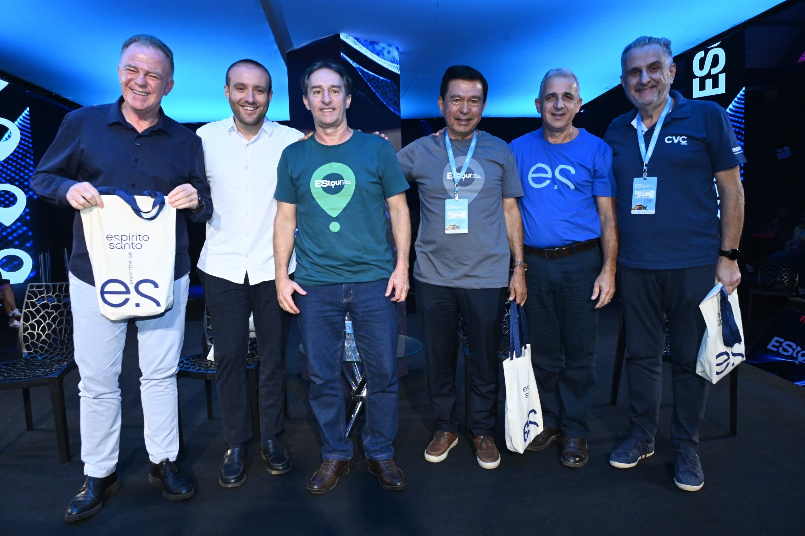 Renato Casagrande, Ricardo Frizera, Luciano Machado, Valdeir Nunes, Pedro Rigo e Claiton Armelin, no palco do ESTour