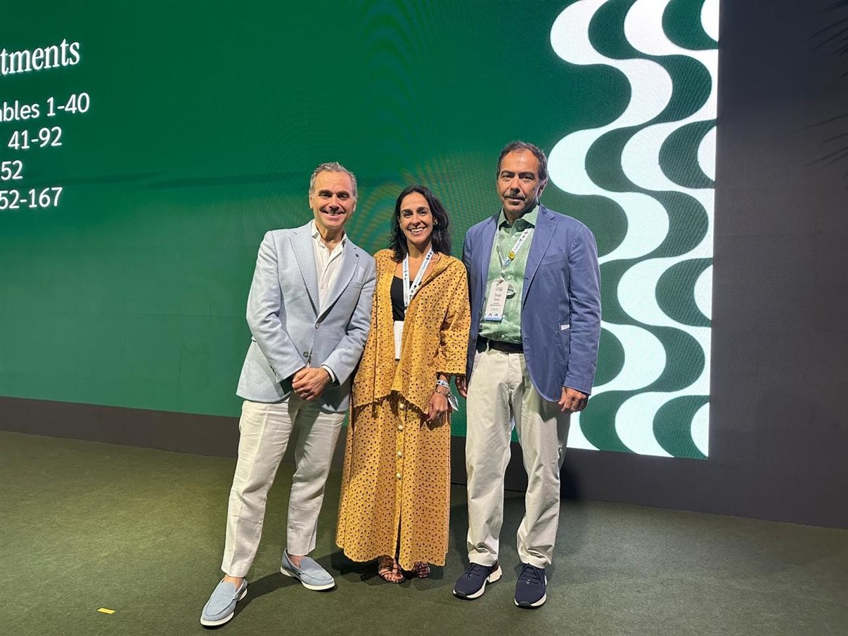 Jack Ezon, Larissa Ejzenbaum e Tomás Perez, da Embark Beyond