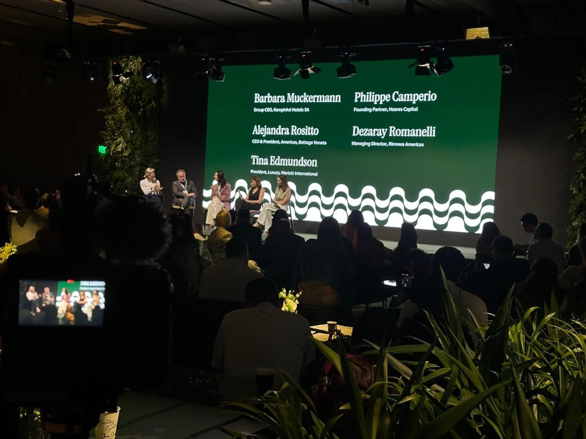 Painel com líderes de grifes de luxo