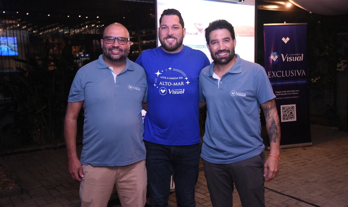 Leandro Roberto, Paulo Biscaia e Hugo Lagares receberam os agentes no evento de Blumenau