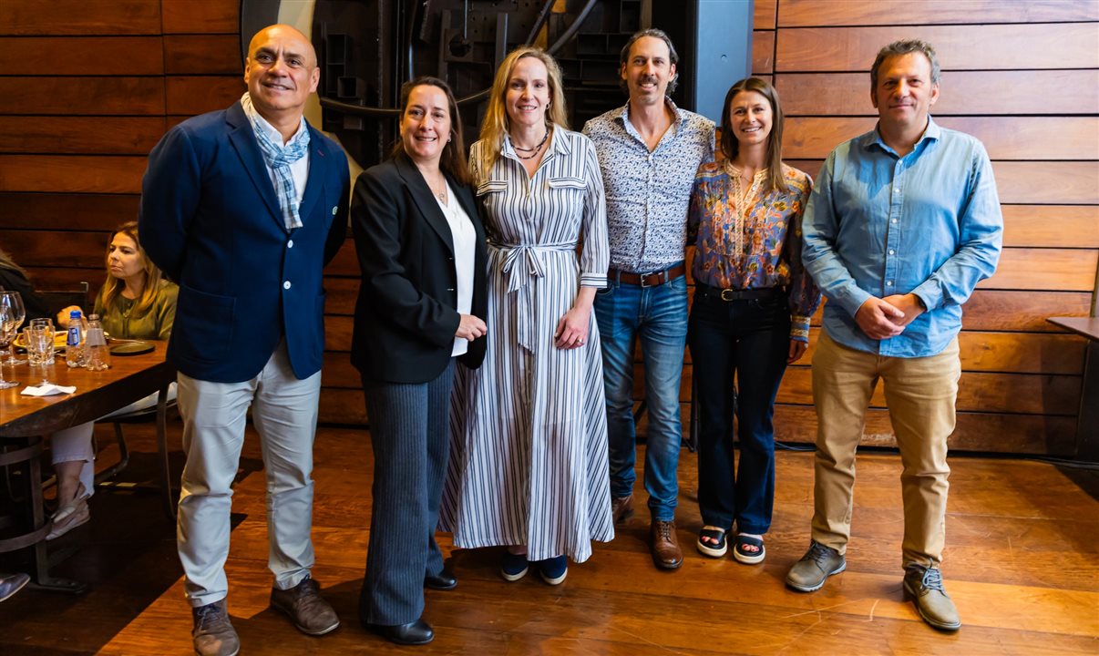 Rodrigo San Martín, gerente comercial do Valle Nevado, Camila Margozzini, gerente comercial do La Parva, Dominique Rudloff, gerente geral do Valle Nevado, ?Scott Price, partner & president do MCP, ?Lauren Price e Juan Rodríguez, gerente geral de La Parva
