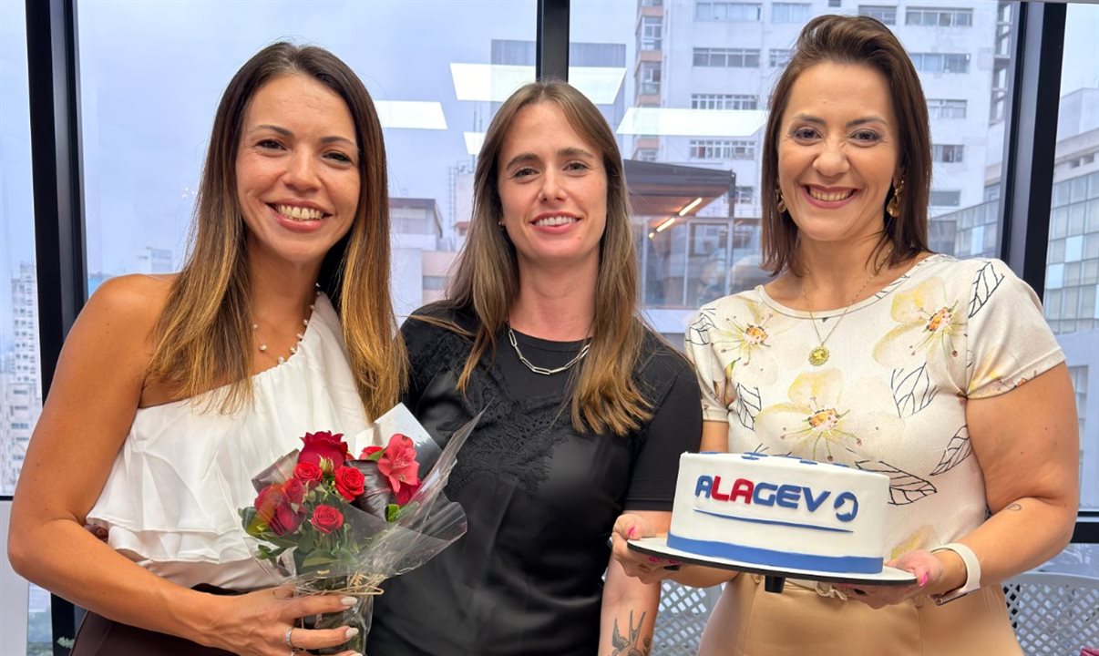 Dia de bolo na redação da PANROTAS