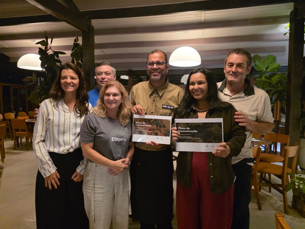 Marcela Pimenta, da Turismo 360, Ivair Segheto e Renata Vescovi, do Sebrae-ES, Chef Ricardo Silva, da Cozinha Rústica Bistrô, e Aline Lobato e Adenilson Panzin, da Reserva Águia Branca