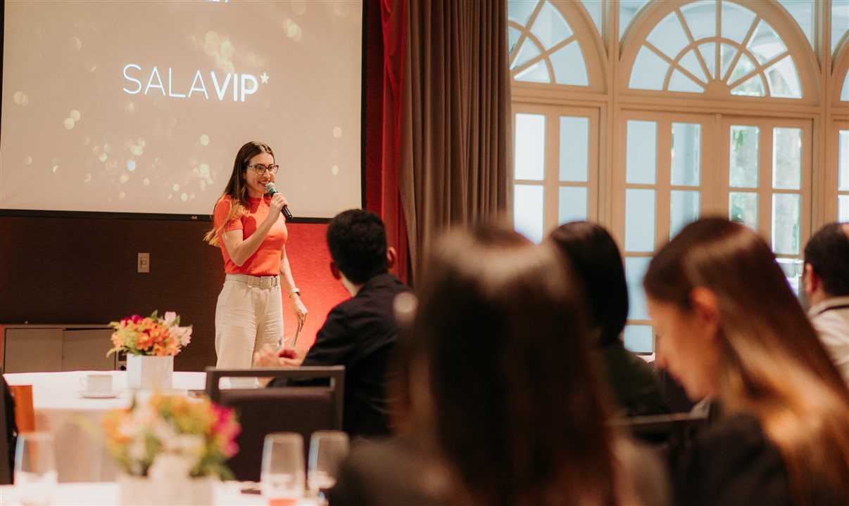 Jordana Souza, cofundadora e Diretora de Novos Negócios da VOLL, no encontro que reuniu executivos das maiores empresas do país para debater tendências e boas práticas em gestão de viagens corporativas.