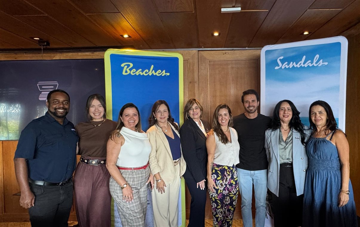 Russel Banfield, do Turismo de Barbados, Maira Santana, Janaina Araújo, do Turismo de Curaçao Renata Salina e Arlenes Garcia, da Sandals, Marina Lawall, da Interep, Thiago de Paula, da Kemp Viagens, Lia Constante, da Sandals, e Luciana Dantas, da Five Tour