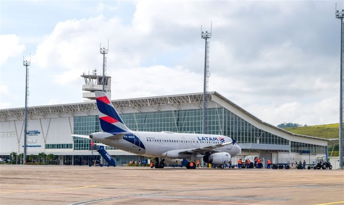 Aeronave utilizada no voo de reinauguração da rota Juiz de Fora-Guarulhos da Latam