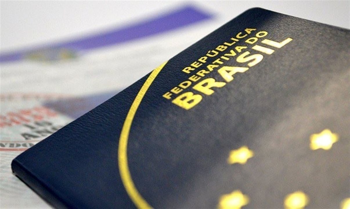 A alteração vale apenas para emissões realizadas no exterior. No Brasil, o processo de emissão de passaportes continua sem mudanças