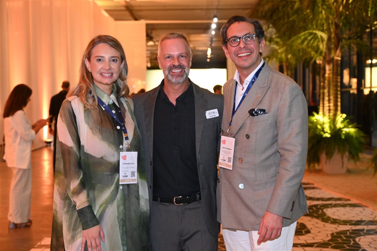 Carolina Stolf, nova diretora do Sofitel Ipanema, Simon Mayle, da ILTM, e Netto Moreira, do Fairmont Rio & Sofitel Ipanema