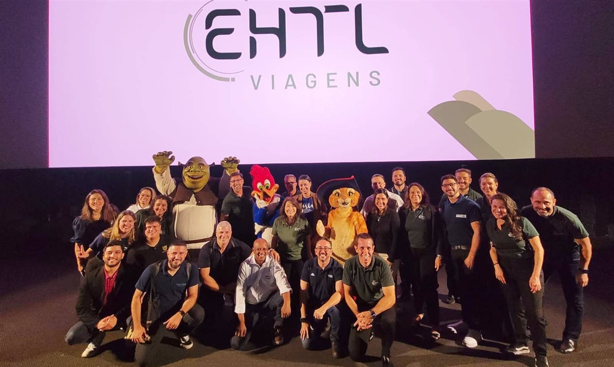 Time da EHTL junto a fornecedores que participaram do evento