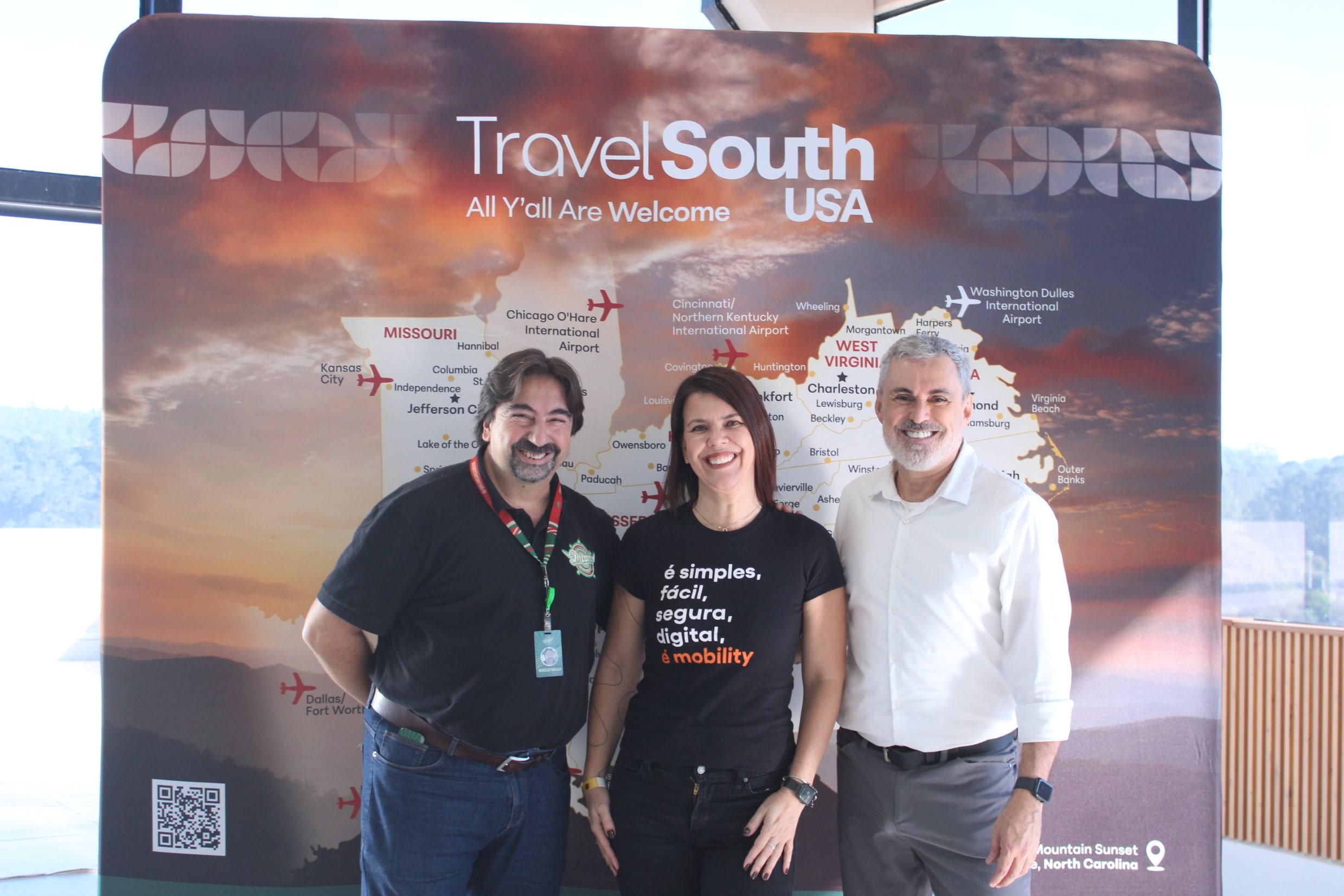 Marcelo Paolillo, do Dream Car São Roque, Michelle Tonon, da Mobility, e Allan Colen, do Travel South USA