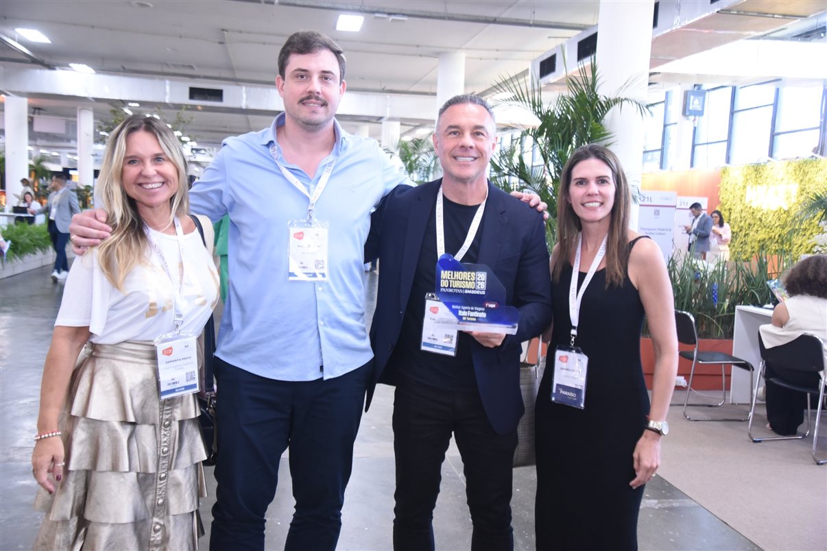 Italo Fantinato e Kaoe, da IAF, com Samanta Pinto e Daniela Garcez, colegas de Luxperts: 