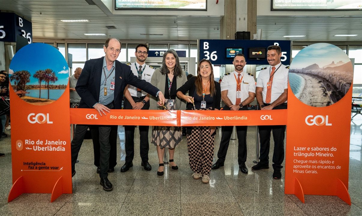 O corte de faixa do voo inaugural Rio de Janeiro-Uberlândia aconteceu nesta terça (6)