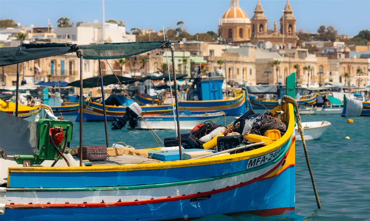 No sul da ilha, a apenas 12 km de Valletta, Marsaxlokk é uma antiga vila de pescadores que encanta à primeira vista