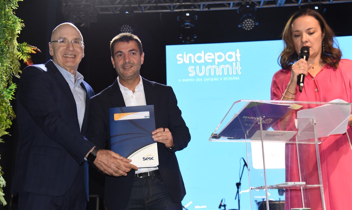 Antonio Queiroz, presidente da FecomércioRJ, Pablo Morbis e Carolina Negri