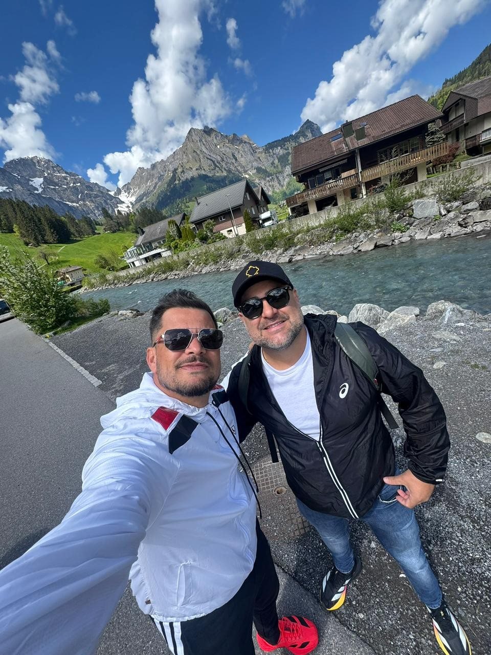 Os sócios Vitor e Ricardo fizeram das viagens um hábito para melhorar o tipo de atendimento que prestam na Novità