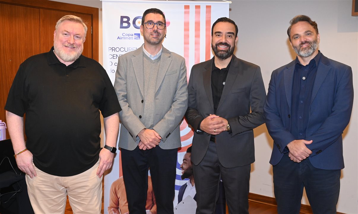 Paul Barry e Marcos Marques, da BCD Travel Brasil, ao lado de Rodrigo Dutra, head de Compras Latam da Galderma, e Caio Hernandez, sócio e CEO do Grupo Ikaria, ambos falaram aos parceiros da BCD no evento de hoje