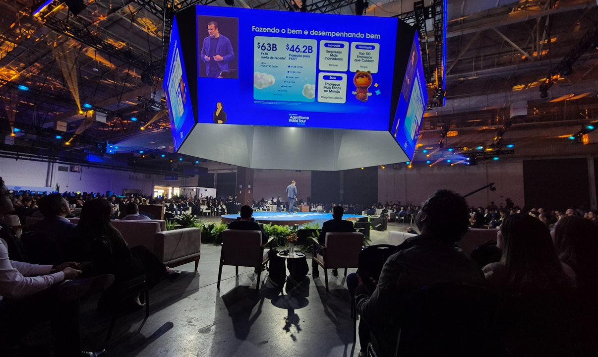 Vista do palco 360º do Agentforce World Tour São Paulo