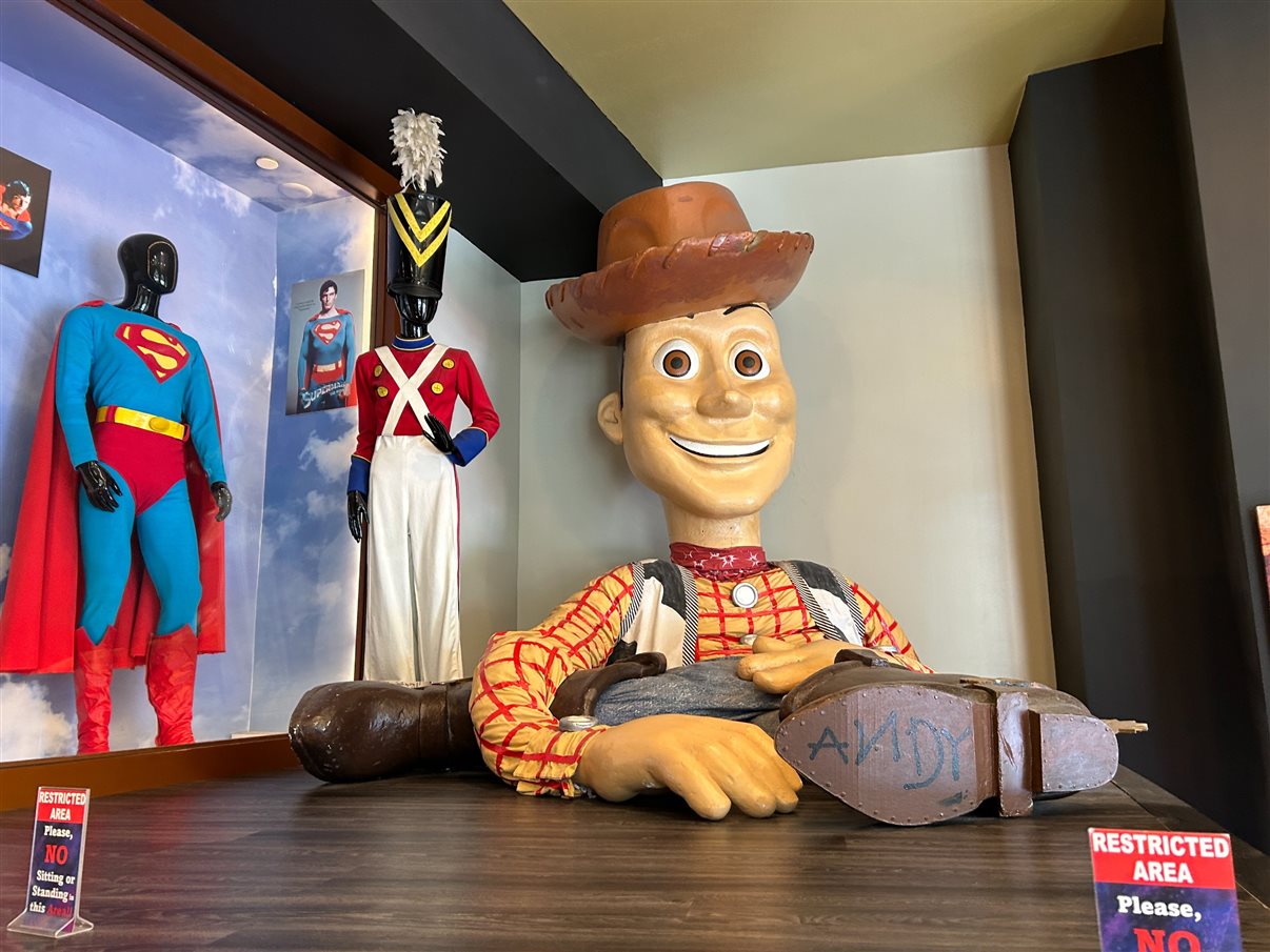 A primeira versão do Planet Hollywood foi inaugurada em 1994, quando o local ainda se chamava Downtown Disney
