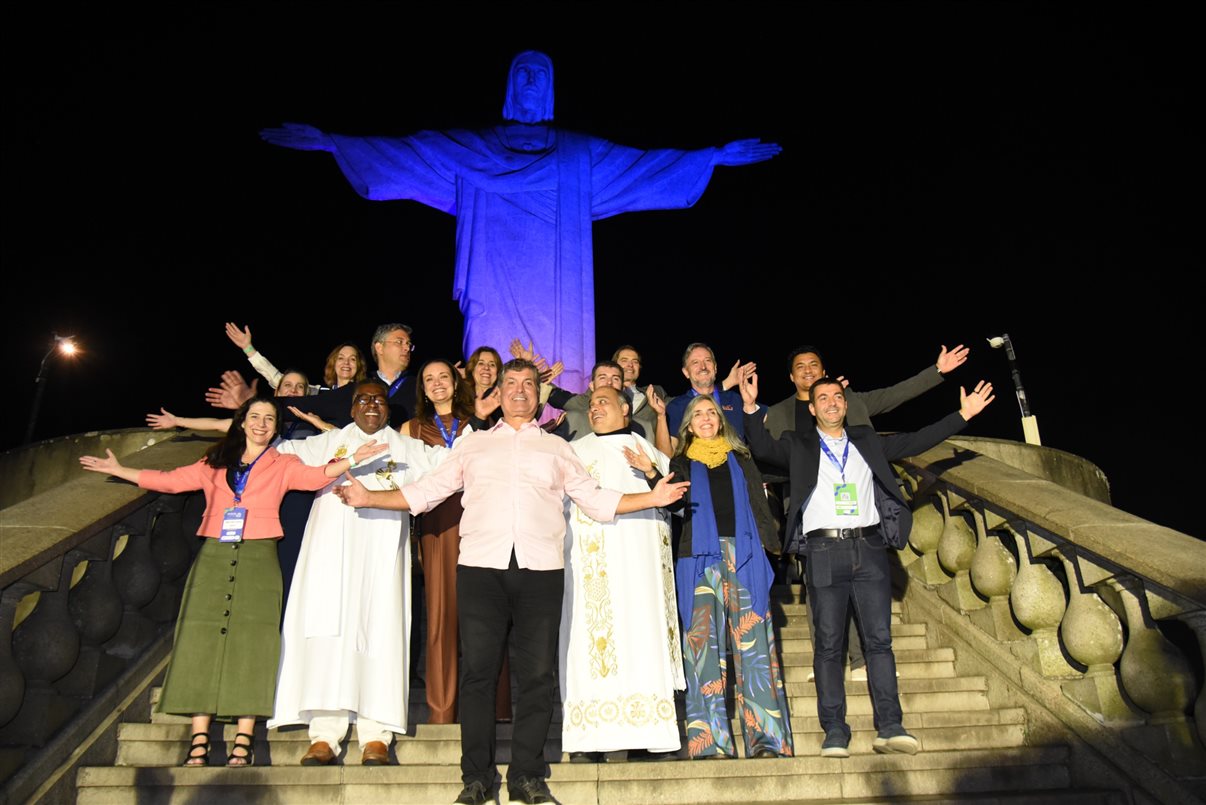 Sindepat Summit visita de forma exclusiva o Cristo Redentor à noite