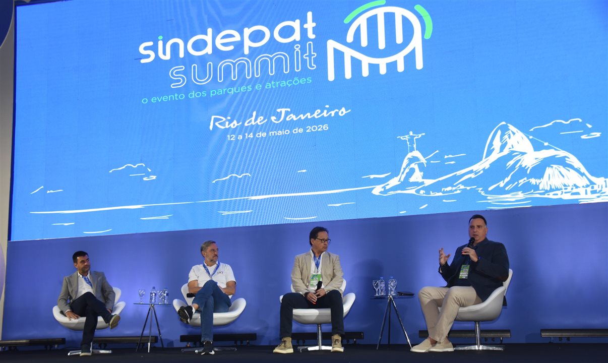 Painel com Pablo Morbis, do Sindepat, Edilson Doubrawa, do Beto Carrero World, Mario Macedo, do Urbia Cataratas, e Pedro Guimarães, do Apresenta