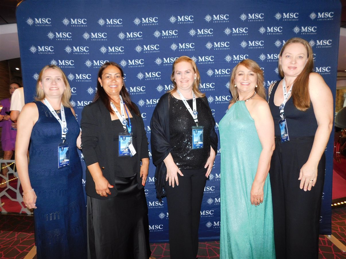 Cristina Hoff, da Agência Nova, Iona Mattje, da Êxodo Viagens e Turismo, Cintia Rux, da Intermundo Turismo, Rosane Durte, da Du'Art Viagens, e Lucélia Ritzman, da Dynamike Turismo