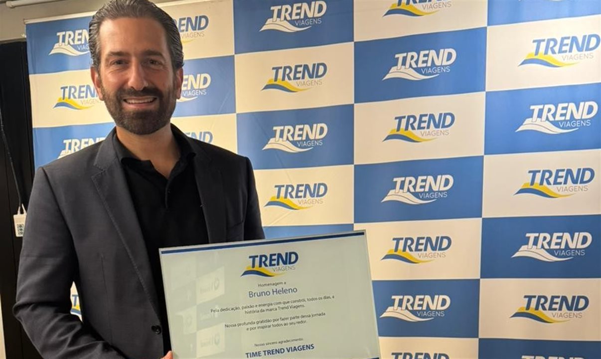 Homenagem recebida dos colaboradores no Summit Trend