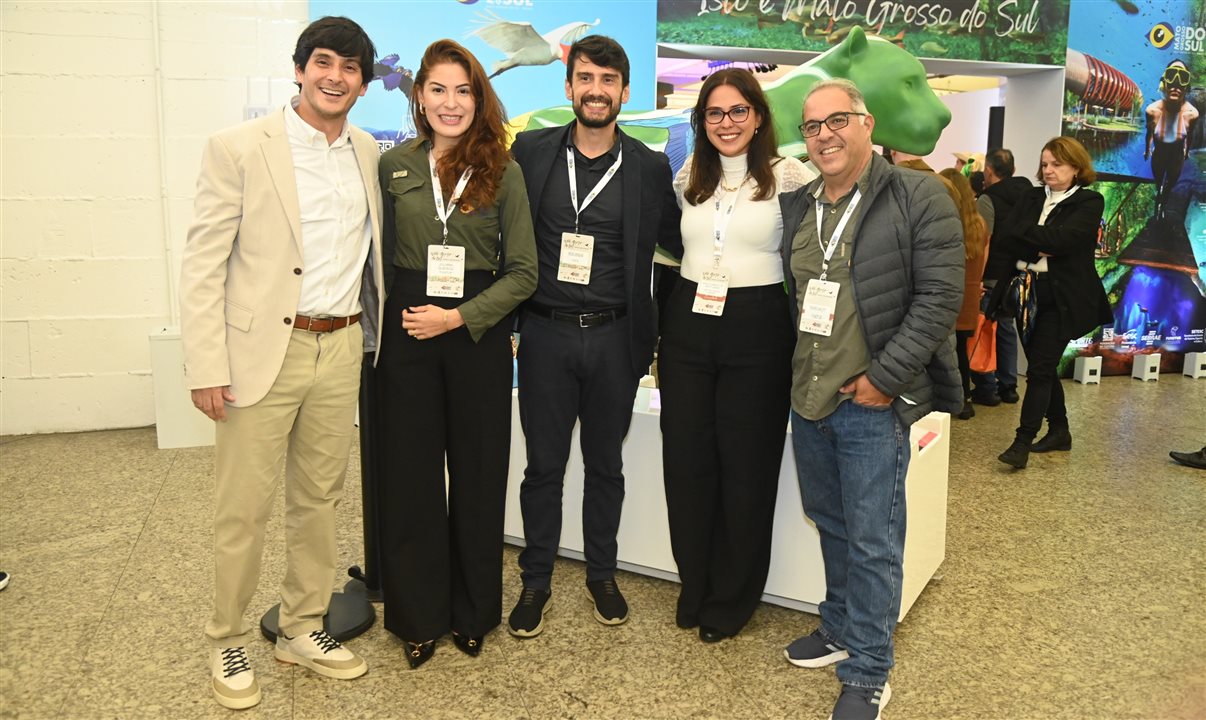 Breno Amorim, Juliana Queiroz e Bruno Wendling, da Fundtur-MS, Karla Brito, da Integração Trade, e Rogério Chelotti, da Fundtur-MS