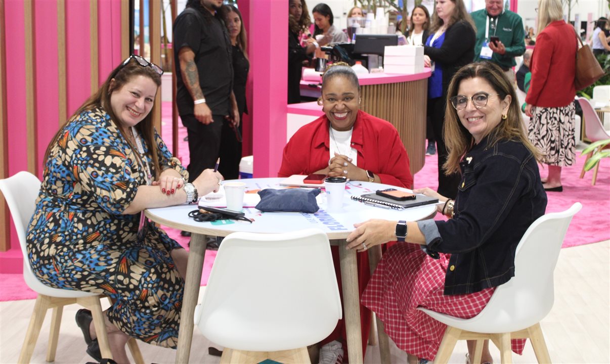 Georgia Mariano, da Diversa, com Rafaela Gross Brown e Any Rodriguez, do Visit Florida