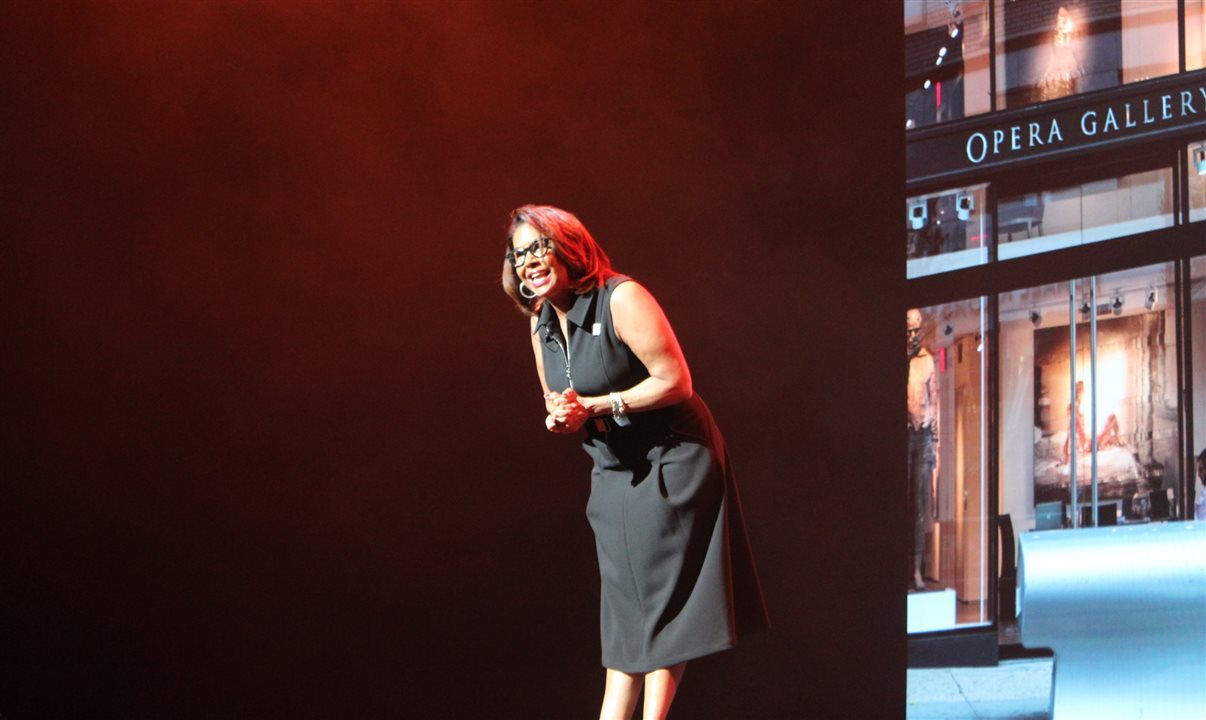  Julie Coker, do NYC Tourism + Conventions