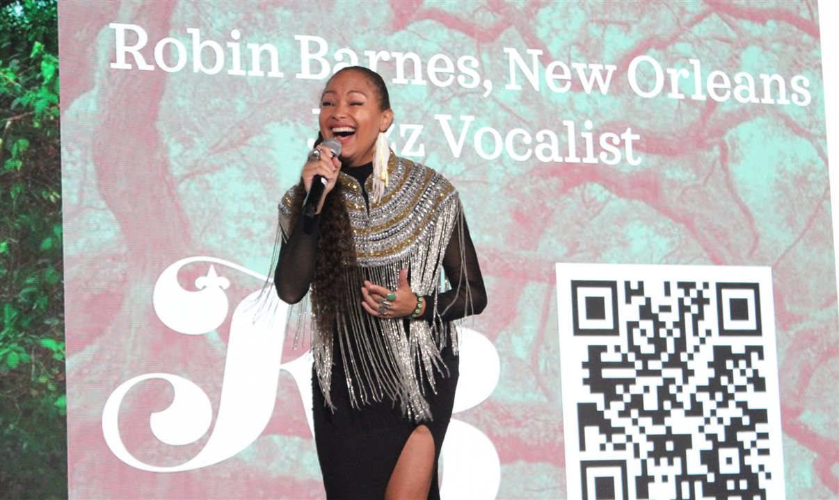 O New Orleans & Company levou a cantora de jazz Robin Barnes para agitar a coletiva de imprensa no IPW