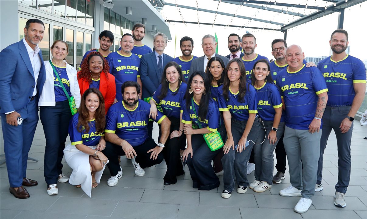 Parte da comitiva do Brasil com representantes do consulado do Brasil em Miami