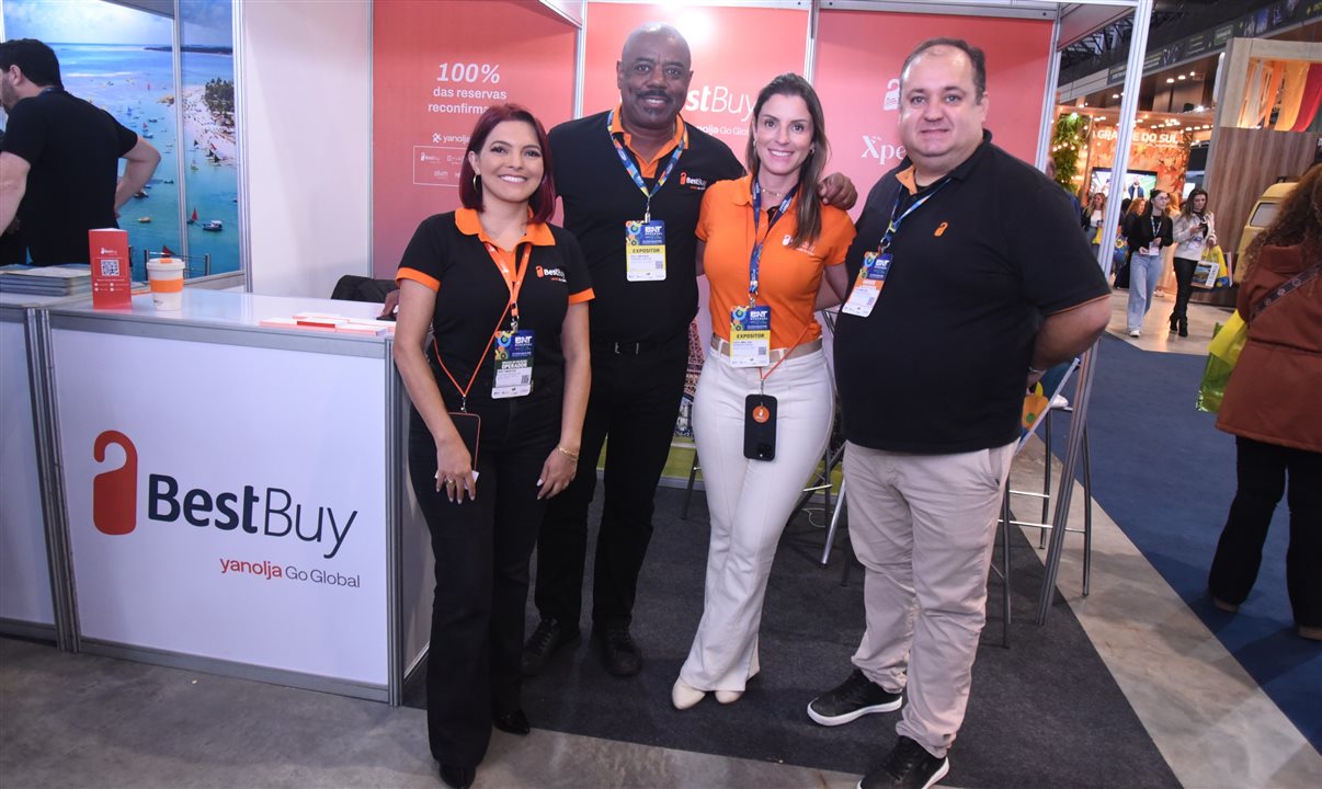 Rita Lipsky, Esequiel Santos, Mariana Funcia e Rogério Xavier, da BestBuy