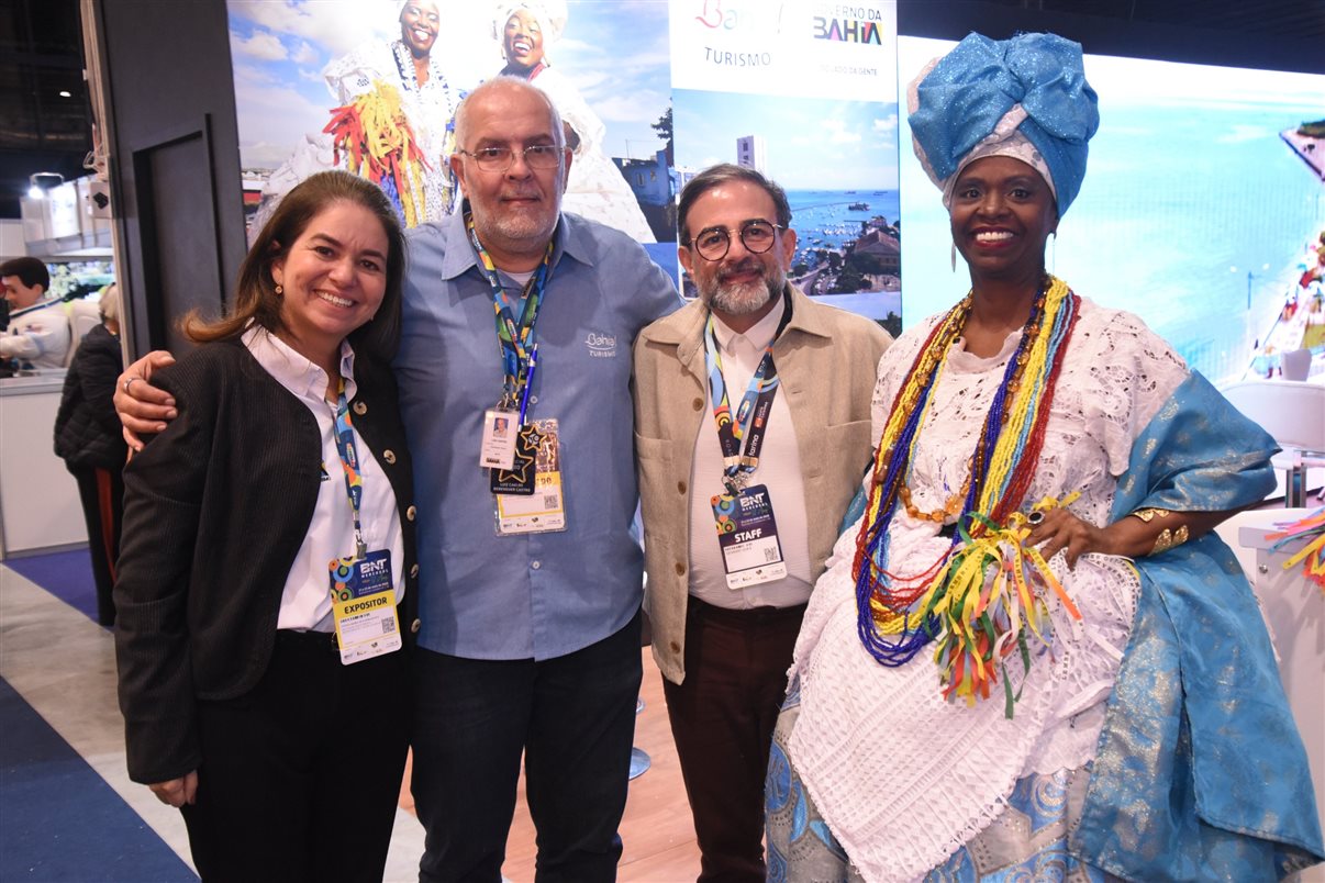 Patrícia Batista e Luiz Castro, da Secretaria de Turismo da Bahia, Geninho Goes, da BNT Mercosul, e Marli Trindade, da Secretaria de Turismo da Bahia