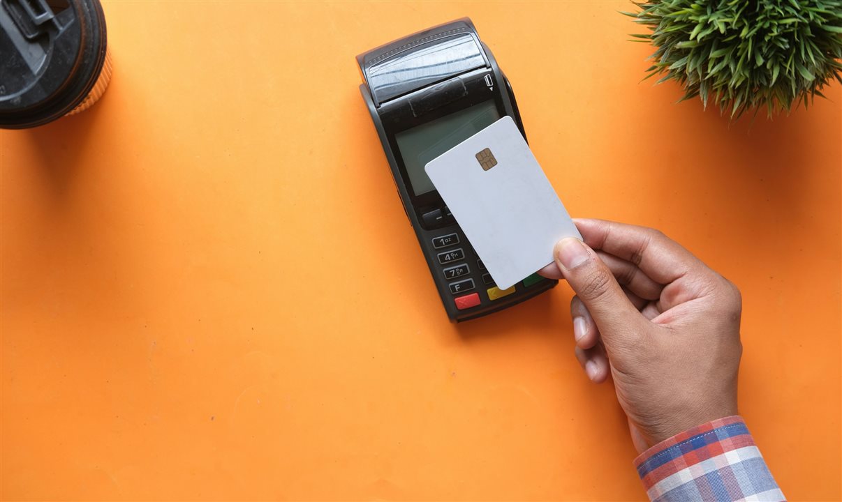 Dados contemplam tanto despesas realizadas por brasileiros em viagens ao exterior quanto compras internacionais feitas a partir do Brasil