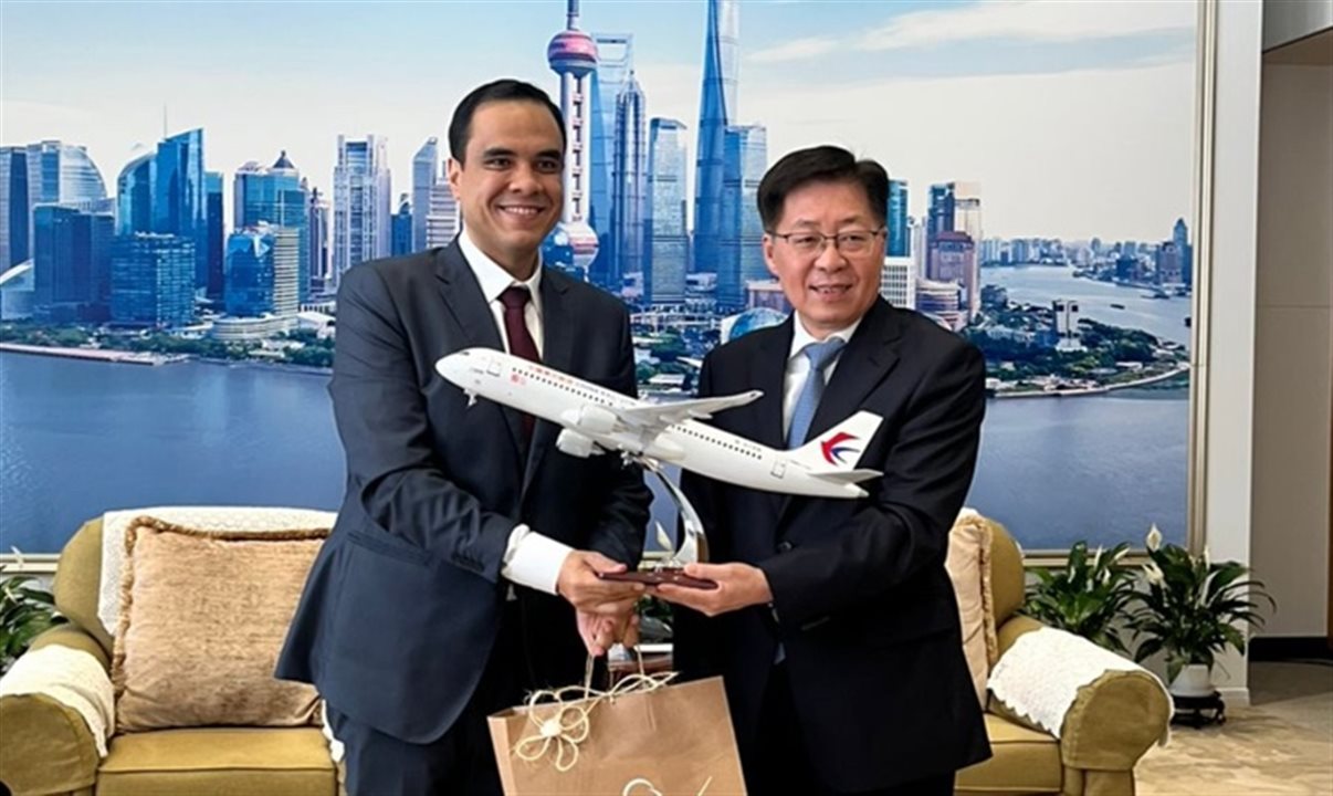 Em reunião em Xangai, Gustavo Feliciano se reuniu com representantes da China Eastern para discutir a criação de voos para impulsionar o Turismo no Brasil
