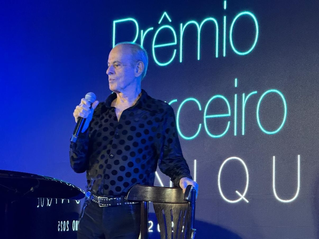Noite de premiação teve show de Ney Matogrosso