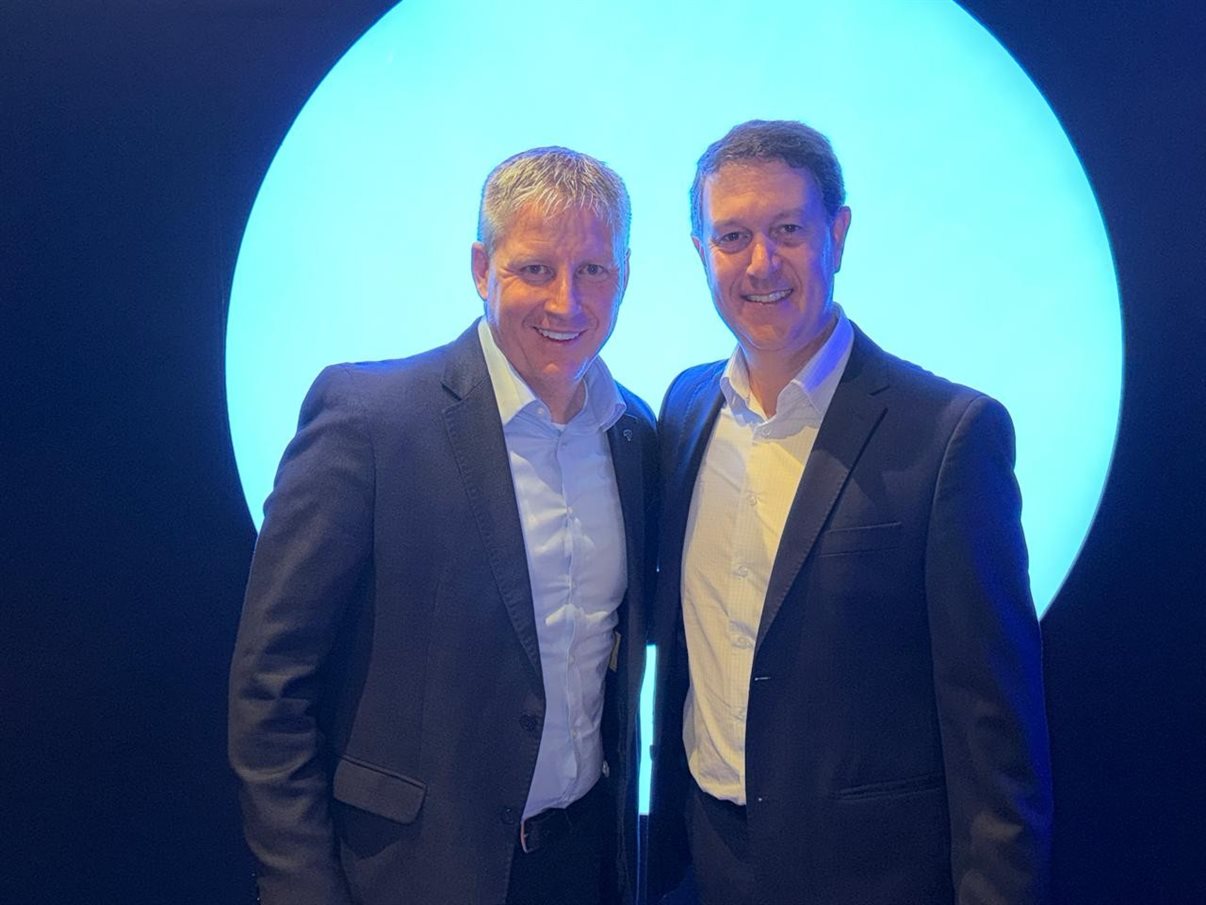 John Rodgerson, CEO da Azul Linhas Aéreas, com o VP comercial e de Negócios, Daniel Bicudo